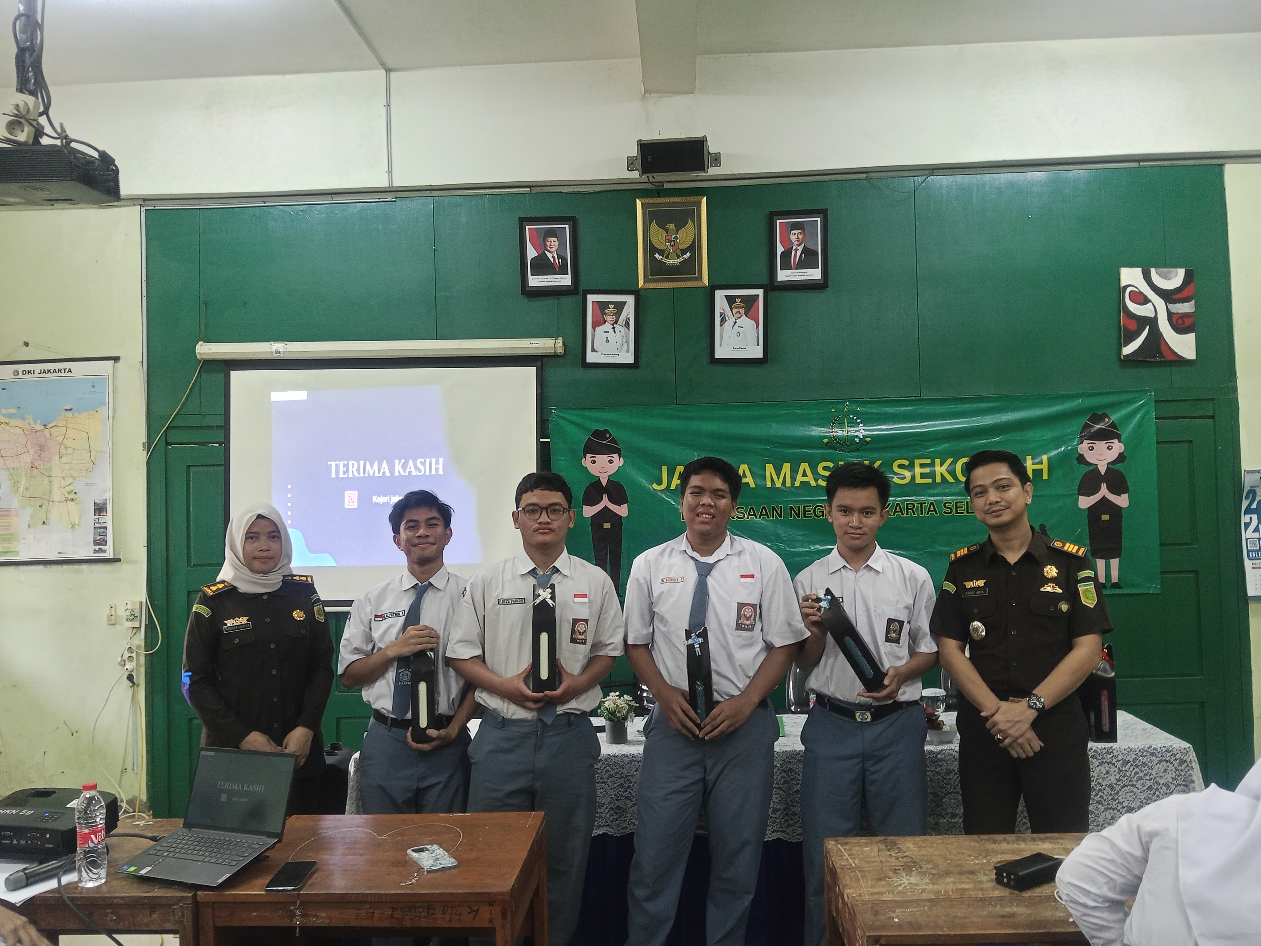 Gedung Sekolah SMA NEGERI 4 SURABAYA